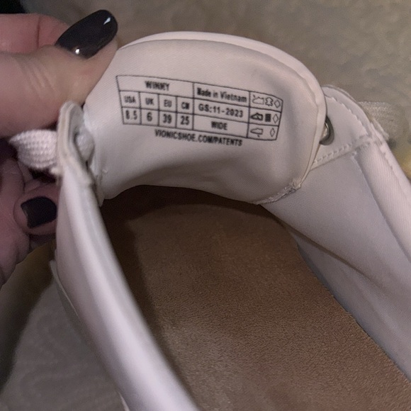 Vionic Winny Sneaker - Picture 5 of 6